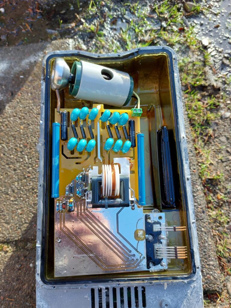 Electrical diagnostics on dental unit by Bioden service technician