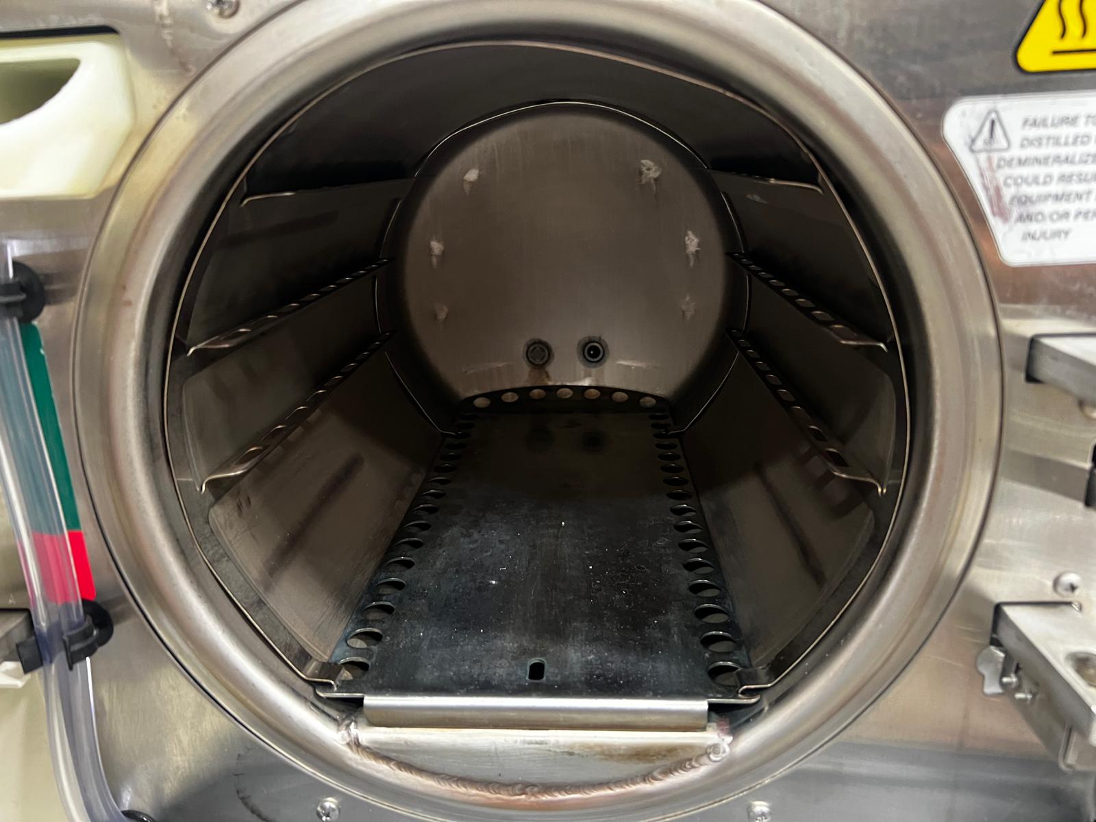 Unloaded autoclave test cycle and chamber tray inspection