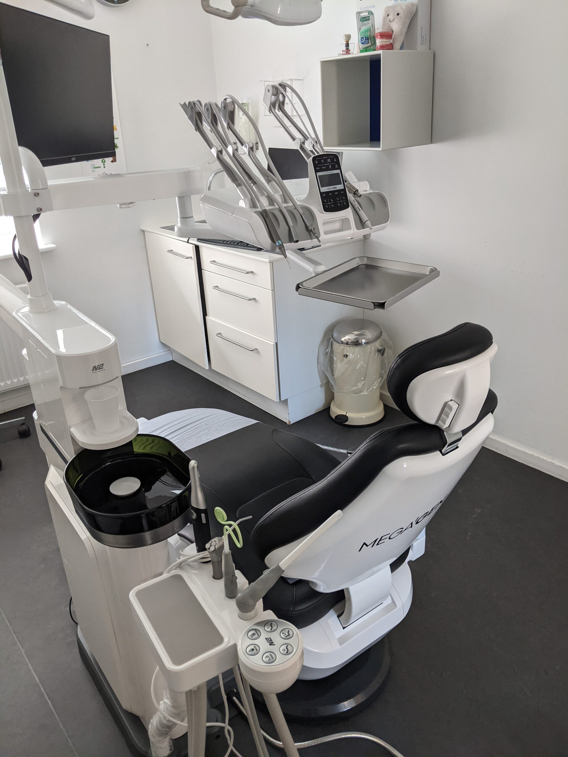 Dental equipment malfunction in a modern dental treatment room