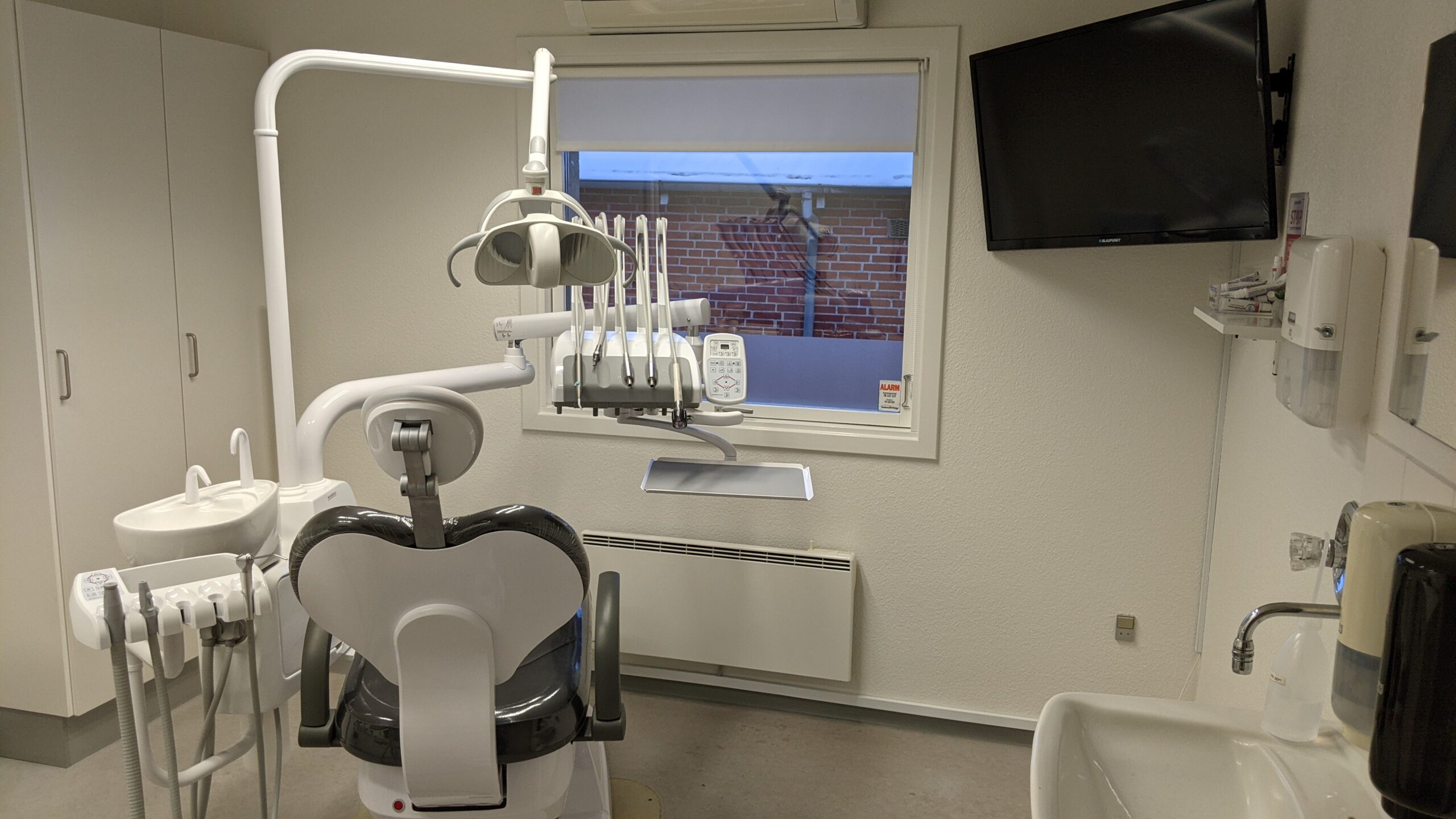 Dental chair electrical troubleshooting and repair by BioDen
